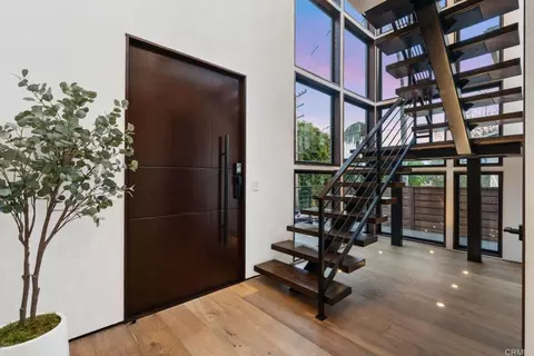 Entry Way - 5610 Bellevue Ave, La Jolla, CA 92037 photo 1 of 3