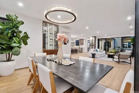 Dining - 5610 Bellevue Ave, La Jolla, CA 92037 photo 1 of 1