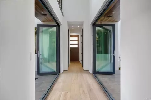 Entry Way - 5610 Bellevue Ave, La Jolla, CA 92037 photo 3 of 3