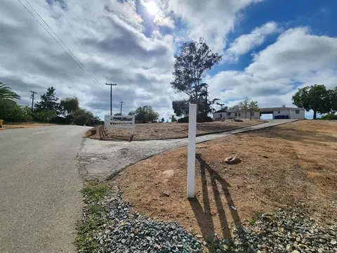 1060 Crest View Dr, Vista, CA 92081 photo 14