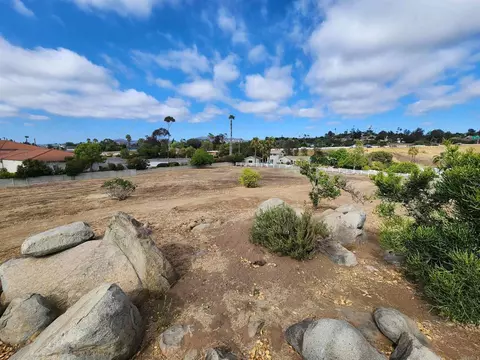 1060 Crest View Dr, Vista, CA 92081 photo 24