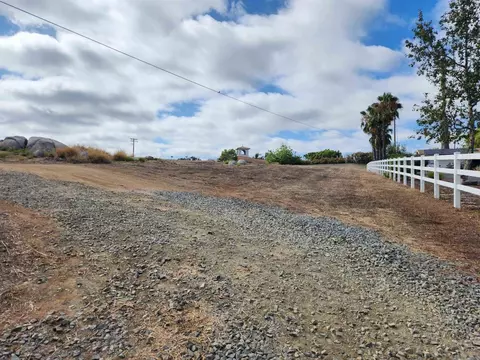 1060 Crest View Dr, Vista, CA 92081 photo 34