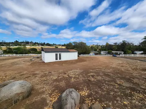 1060 Crest View Dr, Vista, CA 92081 photo 17