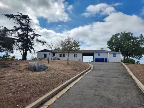 1060 Crest View Dr, Vista, CA 92081 photo 3