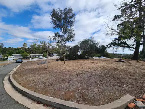 1060 Crest View Dr, Vista, CA 92081 photo 18