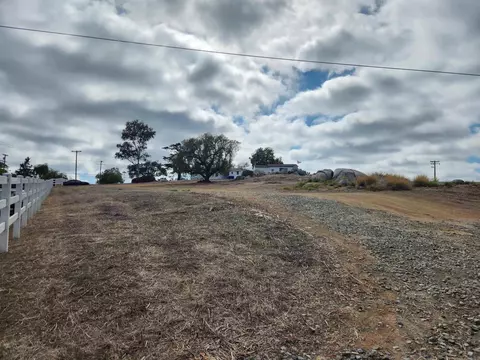1060 Crest View Dr, Vista, CA 92081 photo 8