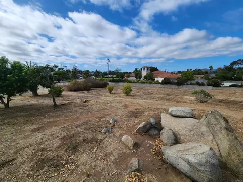 1060 Crest View Dr, Vista, CA 92081 photo 19