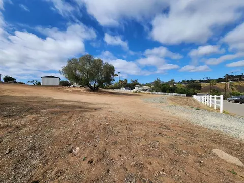 1060 Crest View Dr, Vista, CA 92081 photo 36
