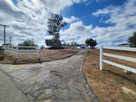 1060 Crest View Dr, Vista, CA 92081 photo 9