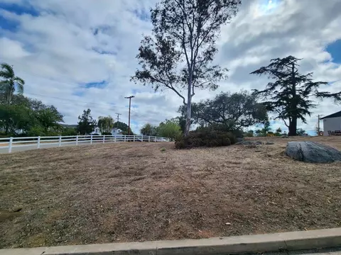 1060 Crest View Dr, Vista, CA 92081 photo 16