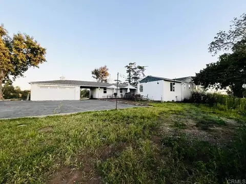1060 Crest View Dr, Vista, CA 92081 photo 4
