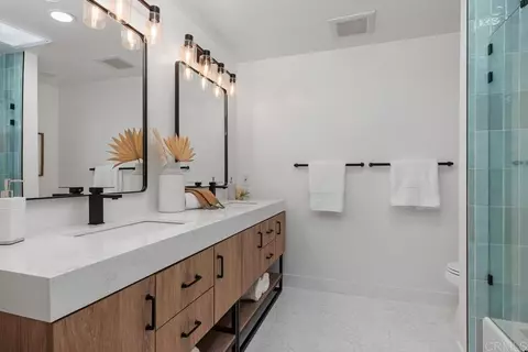Bath - 1528 Avenida De Los Lirios, Encinitas, CA 92024 photo 4 of 5