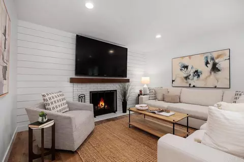 Living - 1528 Avenida De Los Lirios, Encinitas, CA 92024 photo 3 of 4