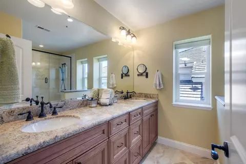 Bath - 1176 Quail Gardens Ct, Encinitas, CA 92024 photo 3 of 4