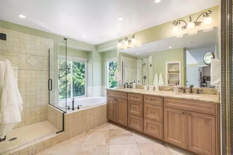 Bath - 1176 Quail Gardens Ct, Encinitas, CA 92024 photo 2 of 4