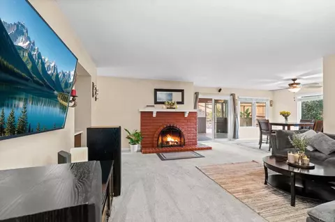 267 Hannalei Dr, Vista, CA 92083