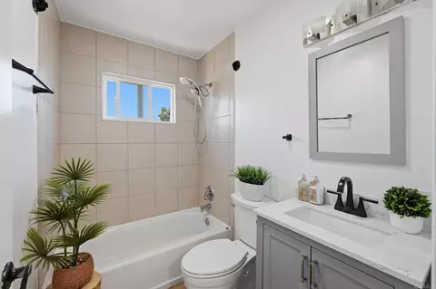 Bath - 635 Michael St, Oceanside, CA 92057 photo 1 of 2