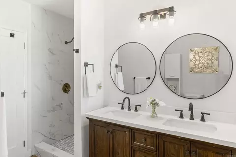 Bath - 3860 Rogers Rd, Spring Valley, CA 91977 photo 4 of 4