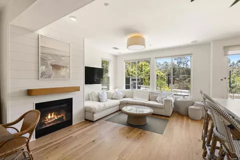 Living - 572 Beach St, Encinitas, CA 92024 photo 1 of 2