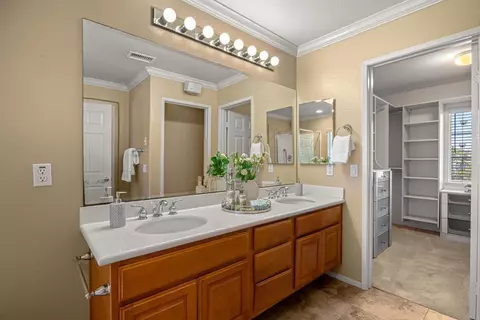 Bath - 6933 Catamaran Dr, Carlsbad, CA 92011 photo 1 of 3