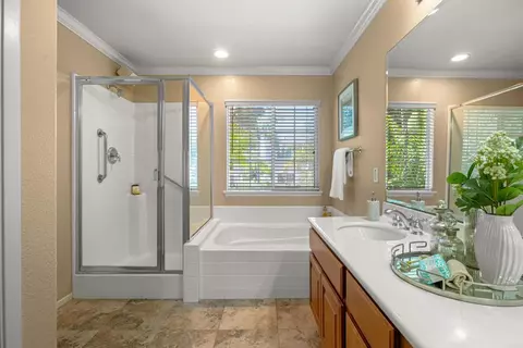 Bath - 6933 Catamaran Dr, Carlsbad, CA 92011 photo 2 of 3