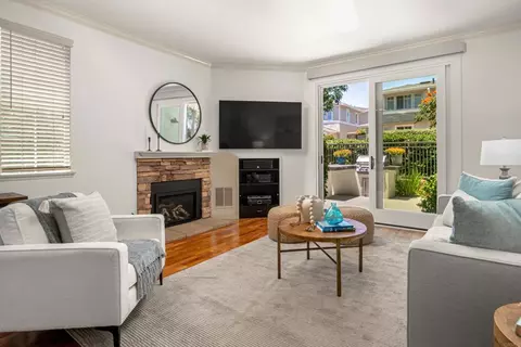 Living - 6933 Catamaran Dr, Carlsbad, CA 92011 photo 3 of 4