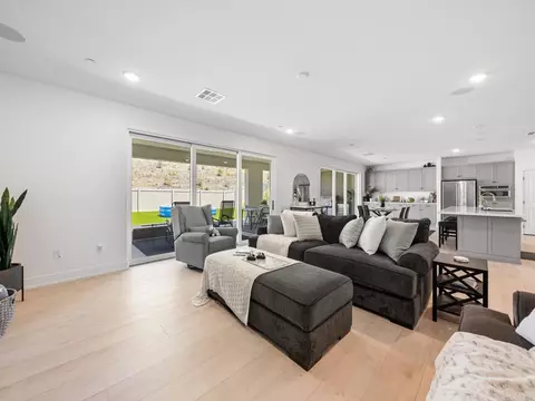 Living - 35335 Ponderosa Pl, Fallbrook, CA 92028 photo 4 of 5