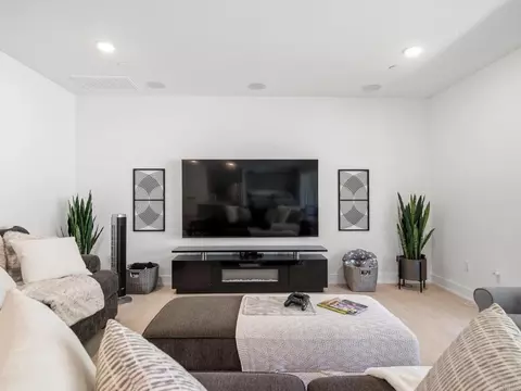 Living - 35335 Ponderosa Pl, Fallbrook, CA 92028 photo 2 of 5