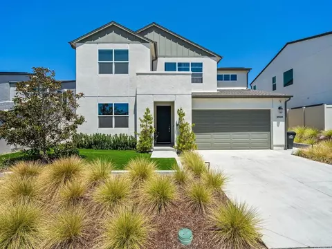 Exterior - 35335 Ponderosa Pl, Fallbrook, CA 92028 photo 2 of 10