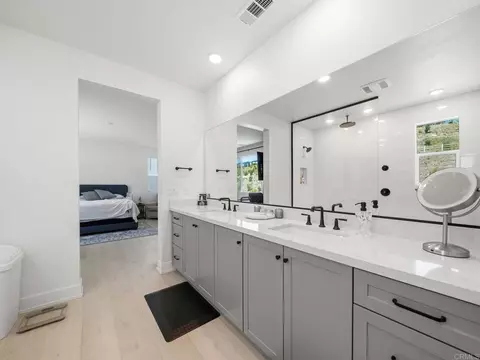 Bath - 35335 Ponderosa Pl, Fallbrook, CA 92028 photo 1 of 5