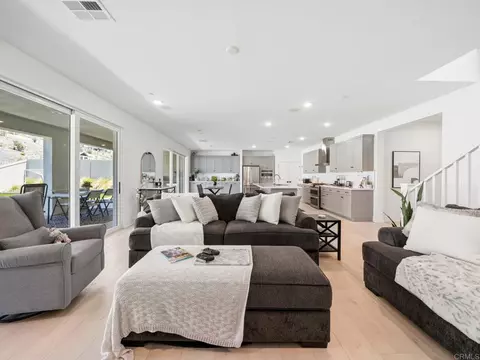Living - 35335 Ponderosa Pl, Fallbrook, CA 92028 photo 5 of 5