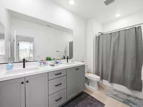 Bath - 35335 Ponderosa Pl, Fallbrook, CA 92028 photo 4 of 5