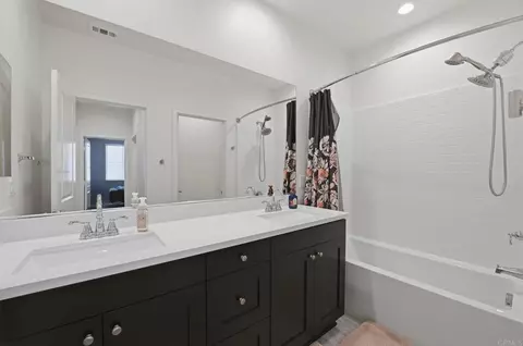 Bath - 4136 Palomar Way, Oceanside, CA 92057 photo 4 of 4