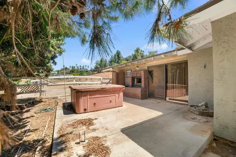 Exterior - 1060 Evergreen Ln, Vista, CA 92084 photo 5 of 7