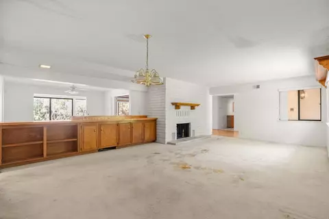Living - 1060 Evergreen Ln, Vista, CA 92084 photo 2 of 10