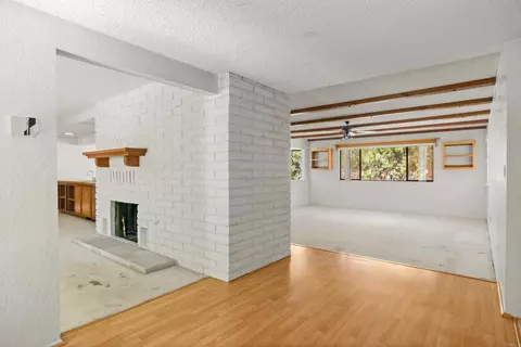 Living - 1060 Evergreen Ln, Vista, CA 92084 photo 1 of 10