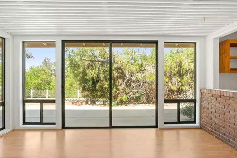Living - 1060 Evergreen Ln, Vista, CA 92084 photo 7 of 10