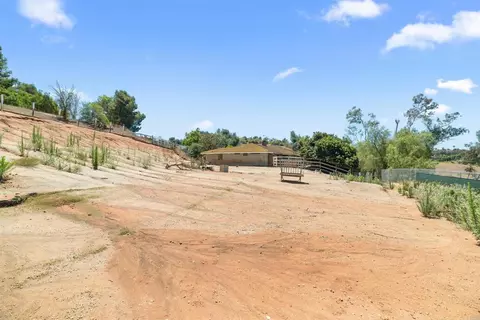 Exterior - 1060 Evergreen Ln, Vista, CA 92084 photo 7 of 7
