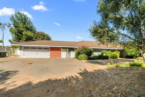 1060 Evergreen Ln, Vista, CA 92084