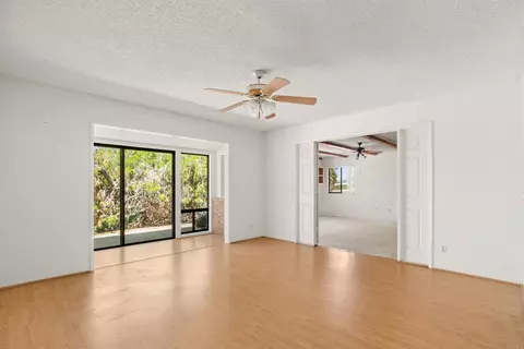 Living - 1060 Evergreen Ln, Vista, CA 92084 photo 6 of 10
