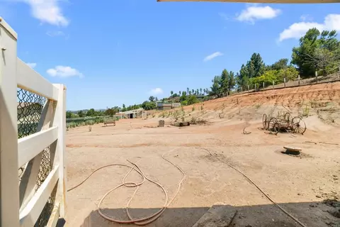 Exterior - 1060 Evergreen Ln, Vista, CA 92084 photo 6 of 7