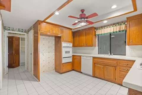 Kitchen - 1060 Evergreen Ln, Vista, CA 92084 photo 2 of 3