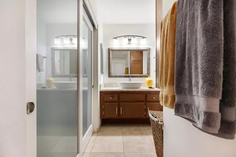 Bath - 136 S Jayton Ln, Encinitas, CA 92024 photo 1 of 3