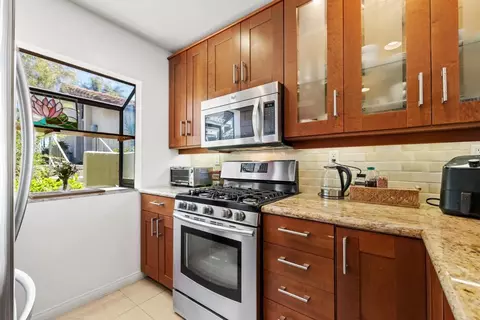 Kitchen - 136 S Jayton Ln, Encinitas, CA 92024 photo 2 of 4