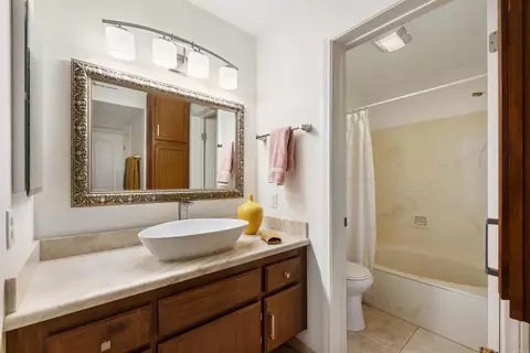 Bath - 136 S Jayton Ln, Encinitas, CA 92024 photo 2 of 3