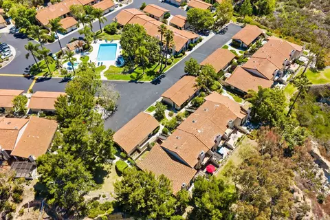 View/Area - 136 S Jayton Ln, Encinitas, CA 92024 photo 2 of 4