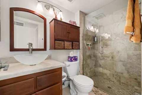 Bath - 136 S Jayton Ln, Encinitas, CA 92024 photo 3 of 3