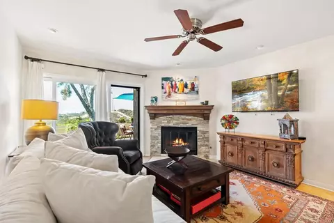 Living - 136 S Jayton Ln, Encinitas, CA 92024 photo 2 of 3