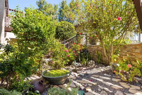 Exterior - 136 S Jayton Ln, Encinitas, CA 92024 photo 3 of 10
