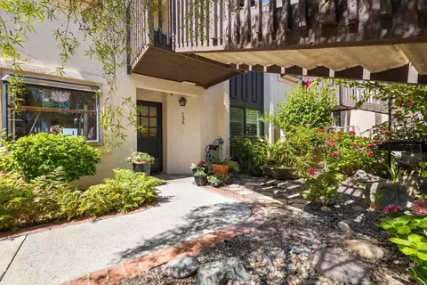 Exterior - 136 S Jayton Ln, Encinitas, CA 92024 photo 2 of 10